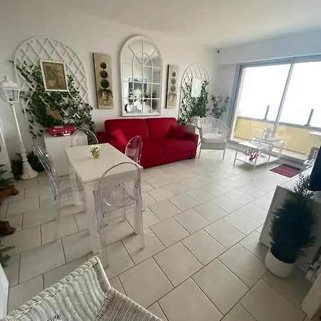 Apt With Balcony And View On The Appartamento