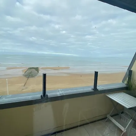 Apt With Balcony And View On The Apartment Cabourg
